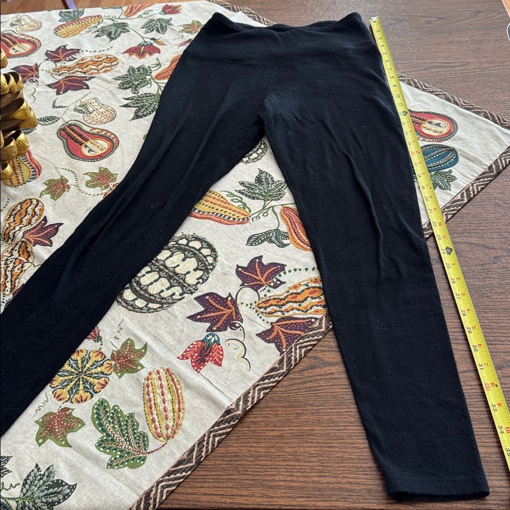 Thermo under layer black leggings. Super warm.